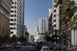 Image du Maroc Professionnelle de  Casablanca Avenue Hassan II, le nouveau quartier d’affaires de Casablanca, où les sièges d'une grande partie des plus importants groupes financiers du pays, banques, assurances, groupes de crédit ont élus domicile loin des encombrements quotidiens du centre-ville, Vendredi 10 Juillet 2009. (Photo / Abdeljalil Bounhar) 